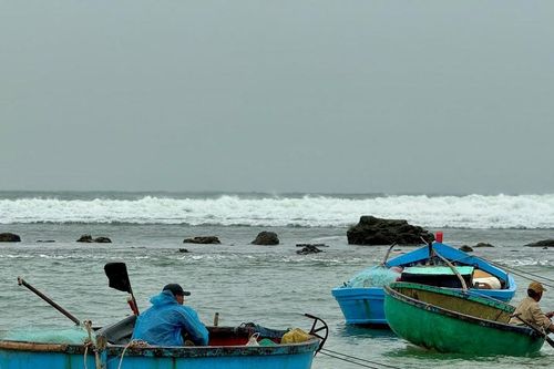 Quảng Ngãi: Xử lý nghiêm ngư dân 'chống' lệnh cấm biển trong cơn bão số 6