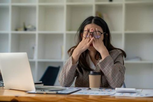Cô gái mắc 'bệnh lạ' sau khi bị sếp mắng