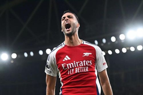 Vũ khí đá phạt đáng sợ của Arsenal