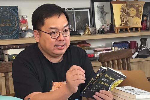 Tác giả Hoàng Nam Tiến giải thích AI không thể thay thế sách
