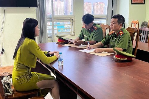 Cựu tiếp viên hàng không môi giới mại dâm cho người mẫu, được giảm án