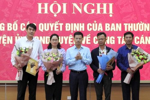 Huyện Sóc Sơn công bố và trao các quyết định về công tác cán bộ