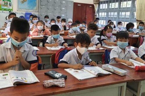 Tạm trú ở vùng khó khăn có được hỗ trợ chi phí học tập?