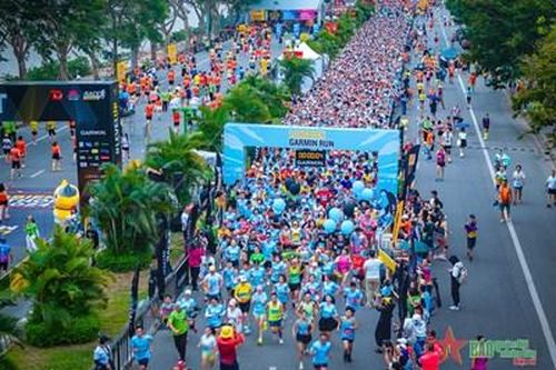 Hàng nghìn vận động viên từ mọi cấp độ tham gia giải chạy Longbien Garmin Run 2024