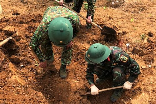 Quy tập được 9 hài cốt liệt sĩ ở địa bàn giáp ranh Khe Sanh