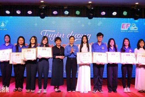 Đắk Lắk: Tuyên dương 107 cá nhân, tập thể đạt danh hiệu 'Học sinh 3 tốt', 'Học sinh 3 rèn luyện', 'Sinh viên 5 tốt'