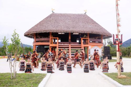 Ngôi nhà chung trên thung lũng A Lưới