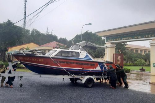 BĐBP Quảng Bình: Điều động cán bộ, chiến sĩ và phương tiện hỗ trợ nhân dân vùng lũ trọng điểm