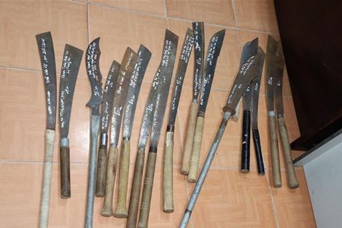 Bắt nhóm đối tượng mang hung khí đi giải quyết mâu thuẫn trên mạng xã hội