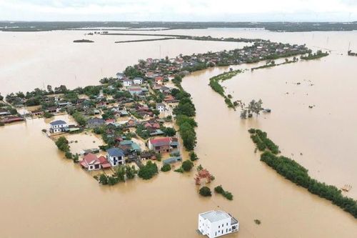 Ngập gần 18.000 nhà, chia cắt nhiều tuyến đường ở Quảng Bình do mưa bão