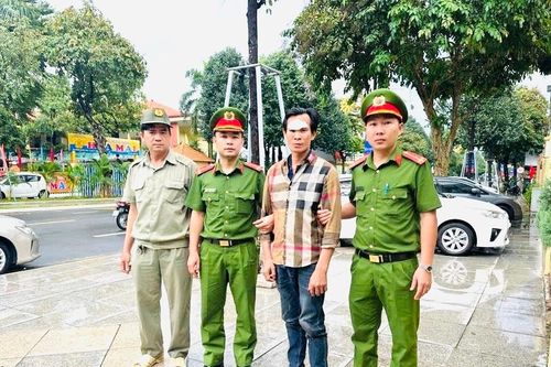Xử lý đối tượng vi phạm nồng độ cồn còn đánh công an