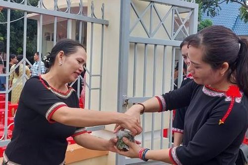 Về buôn nghe chuyện du lịch