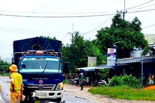 Xe tải tông hai bà cháu tử vong trên Quốc lộ 25