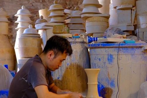 Du khách 'cháy túi' khi tới làng gốm nổi tiếng nhất Hà Nội