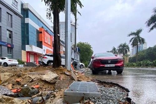 Nhếch nhác, hiểm nguy trên công trình thi công trăm tỉ đồng