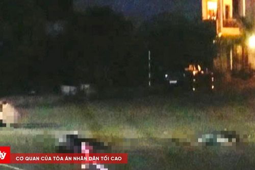 Xe máy chở 3 tông vào cột mốc, 2 thiếu niên tử vong