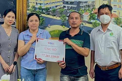 Trao hơn 77 triệu đồng đến anh Nguyễn Văn Khanh