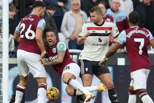Cựu trọng tài Ngoại hạng Anh khẳng định MU bị thổi penalty oan