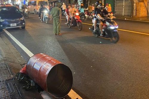 Thùng phuy phát nổ như bom ở TPHCM, một người bị thương