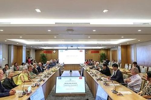Tri ân, tặng Kỷ niệm chương vì sự nghiệp Thông tin và Truyền thông cho các nhà báo Thụy Điển