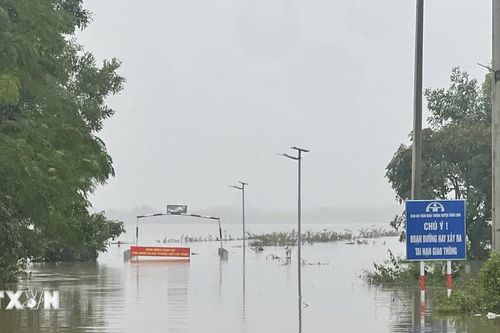Nhiều tuyến đường tại Quảng Trị bị ngập, chia cắt các địa phương