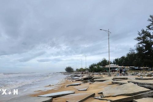 Thừa Thiên-Huế: Bờ biển sạt lở nặng sau bão số 6