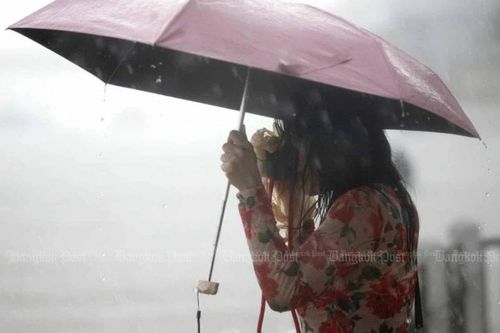 Hoàn lưu bão Trami gây mưa lớn ở Đông Bắc Thái Lan