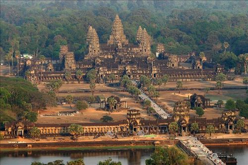 Phát hiện 12 bức tượng thần tại Công viên khảo cổ Angkor của Campuchia