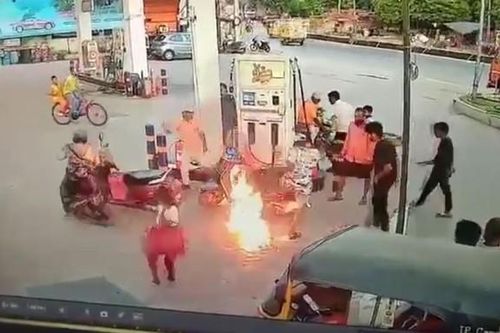 Clip: Bị thách thức, người đàn ông say rượu châm lửa đốt trạm xăng