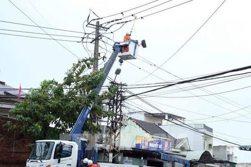 EVNCPC dự kiến hoàn thành cấp điện lại cho 100% khách hàng bị ảnh hưởng bão trong ngày 28/10