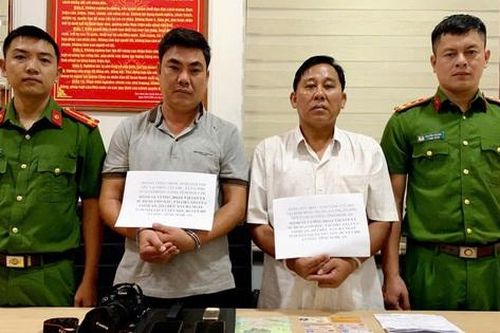 Làm giả thẻ nhà báo đi cưỡng đoạt tài sản của doanh nghiệp