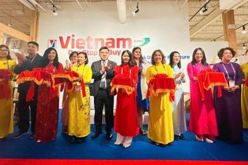 Hàng chục doanh nghiệp Việt Nam quảng bá sản phẩm đồ gỗ và trang trí nội thất tại Hoa Kỳ