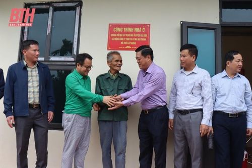 Khánh thành, bàn giao nhà tình nghĩa cho hộ nghèo