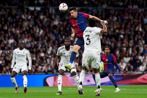 Real Madrid 0-4 Barca: Hansi Flick kéo sập 'pháo đài' Santiago Bernabeu