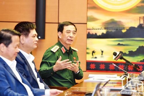 Kỳ họp thứ 8, Quốc hội khóa XV: Thảo luận việc sửa đổi, bổ sung một số điều của Luật Sĩ quan Quân đội nhân dân Việt Nam