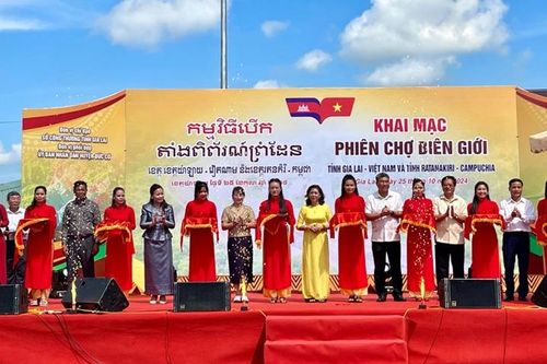 Kết nối giao thương, thúc đẩy thương mại phát triển từ phiên chợ biên giới Gia Lai và Ratanakiri