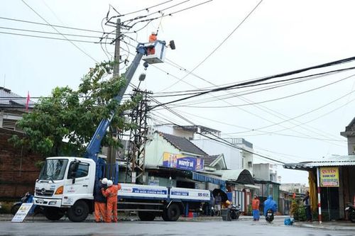 502.600 khách hàng bị ảnh hưởng do bão số 6 được cấp điện trở lại