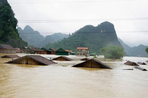 Quảng Bình mưa lớn kéo dài, nhiều địa phương bị ngập nặng