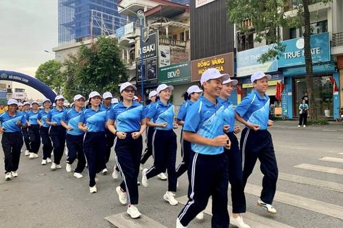 Hàng nghìn người tham gia giải chạy tập thể 'Vì thành phố Hải Dương xanh'