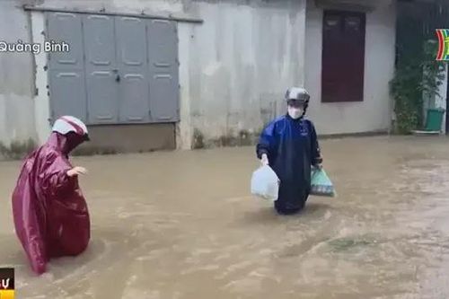Hơn 15.000 nhà dân ở Quảng Bình ngập sâu trong nước