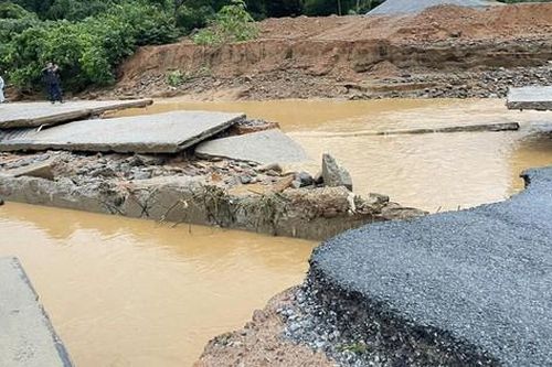 Hơn 18.000 học sinh ở Quảng Trị nghỉ học do mưa lũ