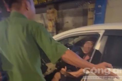 Tài xế ôtô bỏ chạy sau va chạm giao thông, còn chống đối Công an