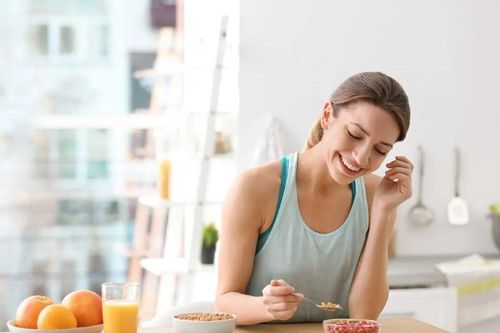 Bí quyết giúp nàng công sở vừa ăn sáng vừa giảm cân