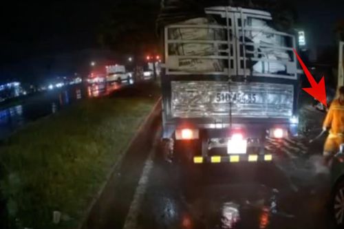 Tài xế xe chở rác đập phá taxi: Công an TP.HCM thông tin