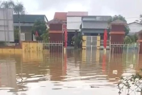 Nhiều nơi ngập sâu, hàng nghìn học sinh ở Quảng Trị nghỉ học