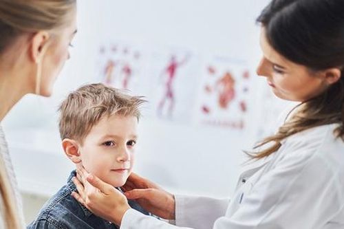 Cách chăm sóc trẻ bị viêm tuyến nước bọt tại nhà