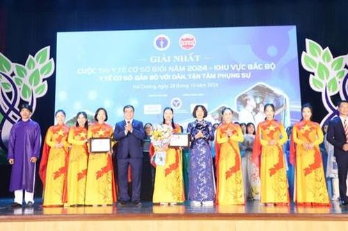 Tôn vinh cán bộ y tế cơ sở - những 'chiến sĩ' trên tuyến đầu chăm sóc sức khỏe nhân dân