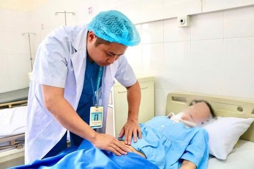 Chậm kinh, chướng bụng và ngất, người phụ nữ 30 tuổi mới biết mình chửa ngoài tử cung