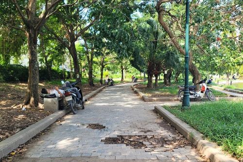 Nhiều hạng mục hư hỏng, xuống cấp tại Công viên hồ điều hòa Mai Dịch