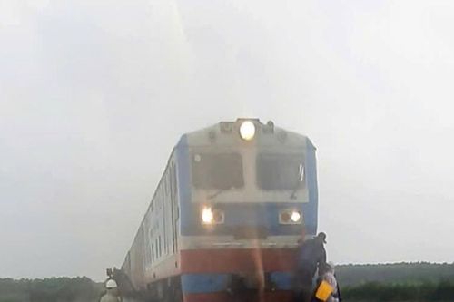 Đoạn đường sắt bị hư hỏng sau bão số 6 tại Quảng Trị đã được khắc phục